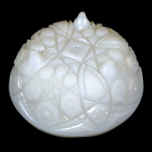 McKee Toltec Milk Glass 7" 3-Toed Footed Bowl Vintage Decorative Tableware - Picture 4 of 5